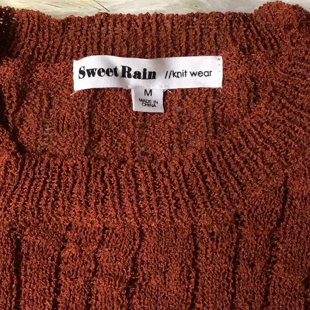 Young contemporary Knit Sweater - Picture 3 of 4